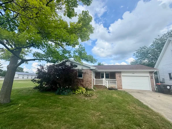 106 S Buck St, Le Roy, IL 61752