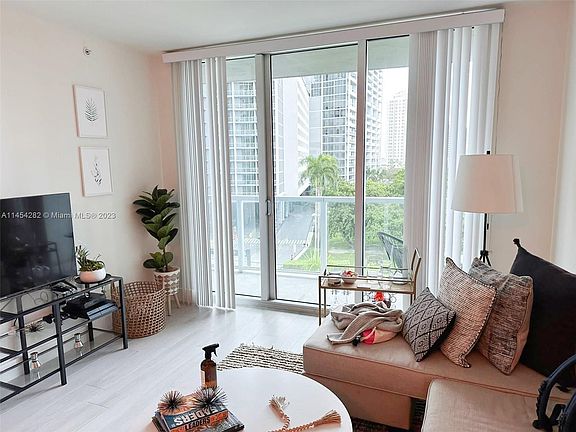 4th image of 500 Brickell Ave APT 600