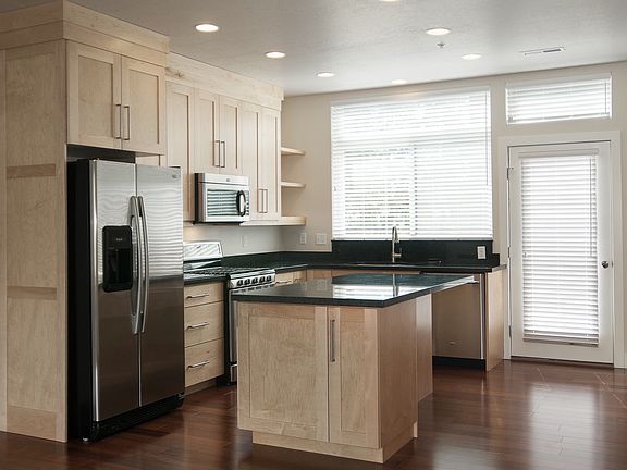 4th image of 676 E Markea Ave Unit 2