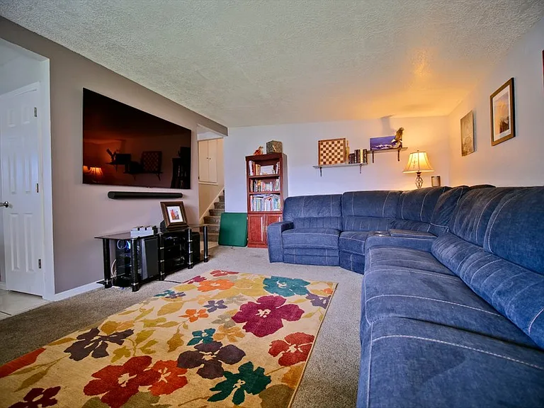 3292 S 4400 W — Photo 5