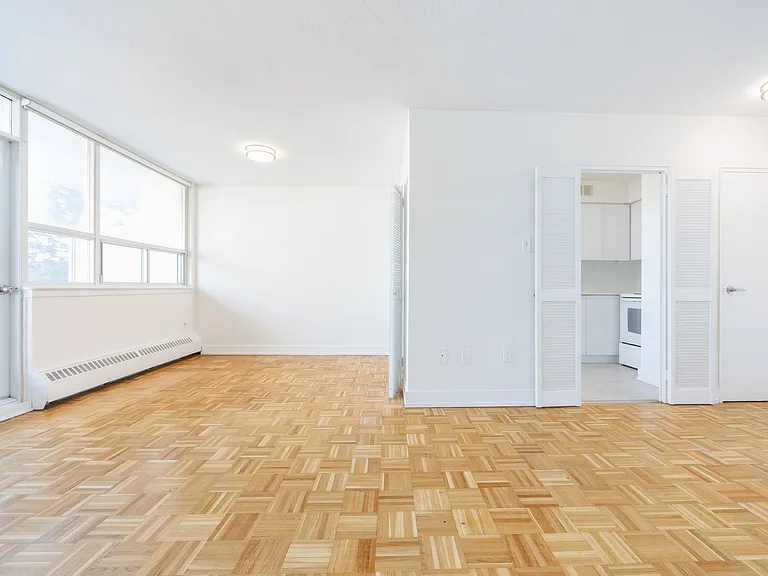 33 Erskine Ave — Photo 37