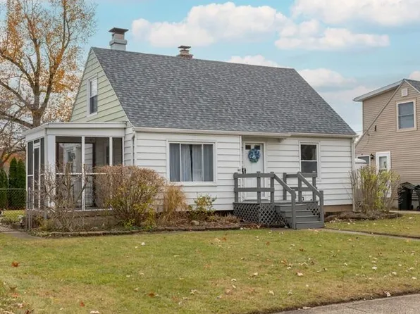 1130 Academy Pl, South Bend, IN 46616