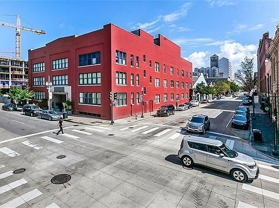 2nd image of 760 Magazine St APT 211
