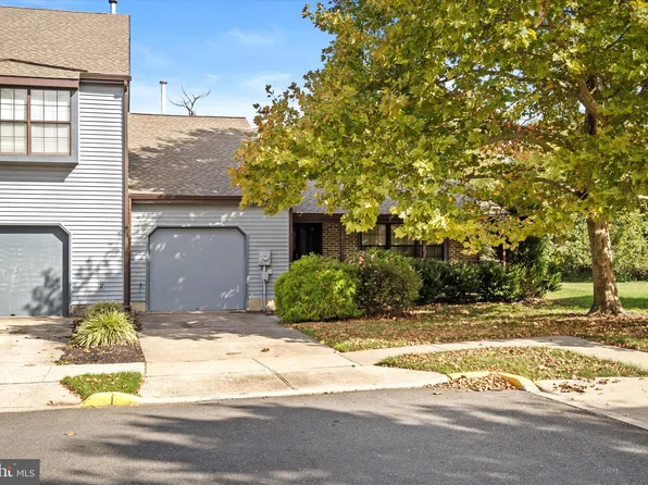 8 Deborah Ct, Robbinsville, NJ 08691