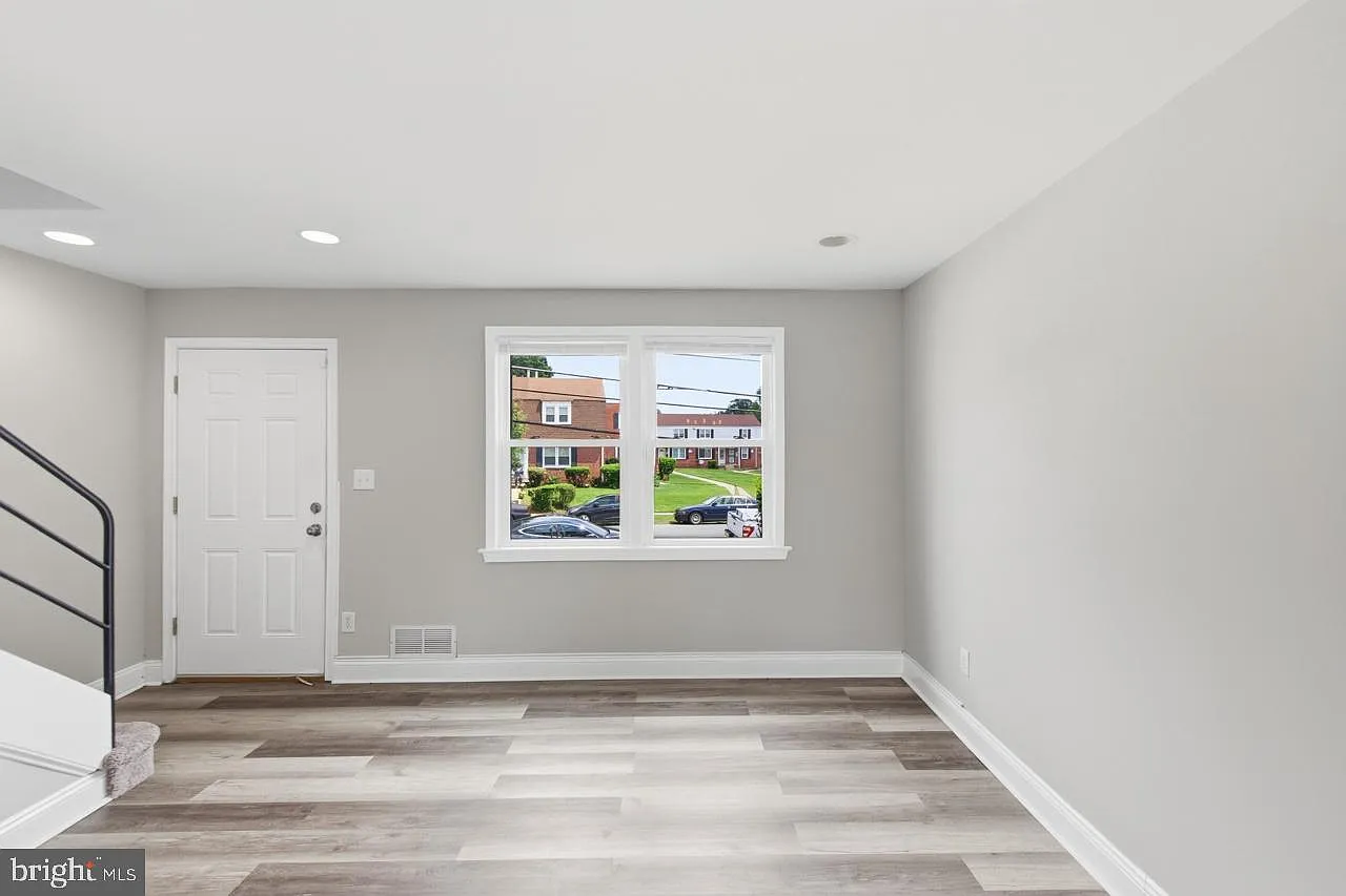Iverson Village Condo — Photo 4