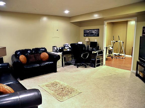 2nd image of 850 SW Country Hill Dr