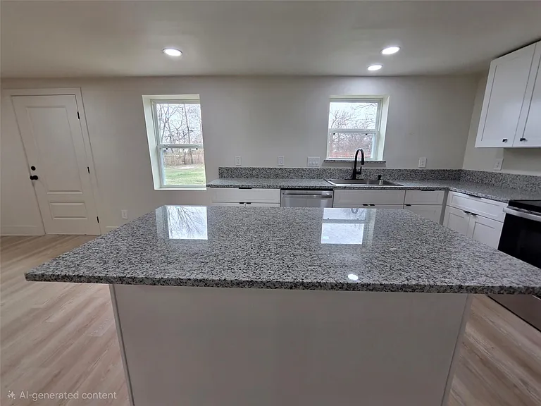 4607 Englewood St — Photo 12