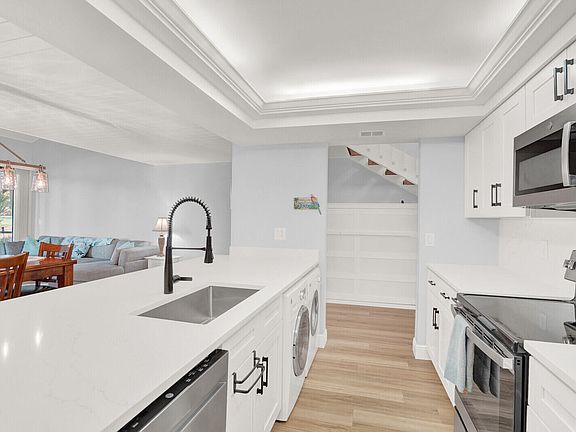 4th image of 277 Old Meadow Way