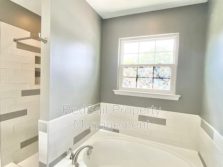 642 Kelso Dr — Photo 26