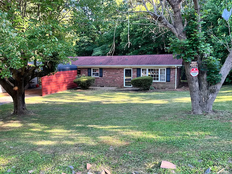 210 Jolly St — Photo 2