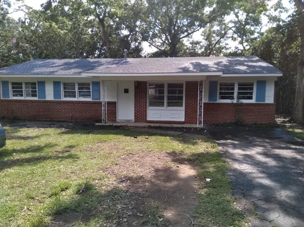 704 Deauville Dr, Mobile, AL 36609