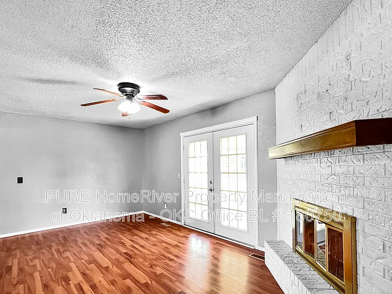3 bed, 2.0 bath, 1215 sqft, $1,415 — Photo 3