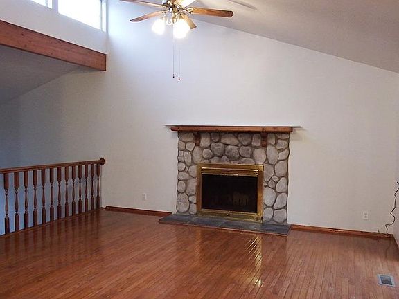 Family/Dining room w/fireplace
