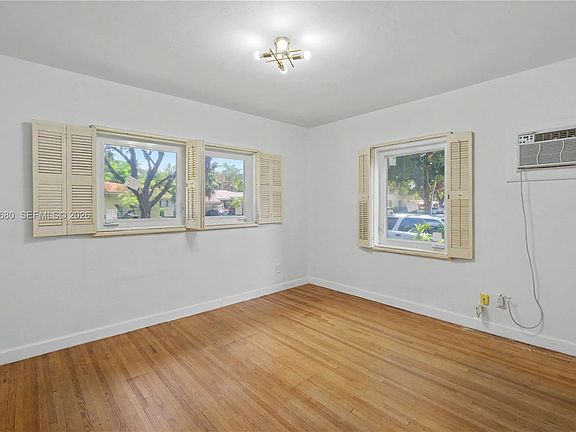 5th image of 236 Candia Ave