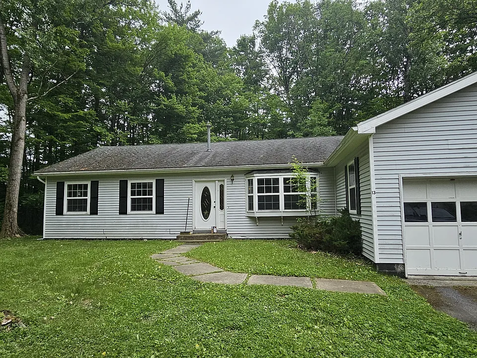 13 Cardinal Dr #1