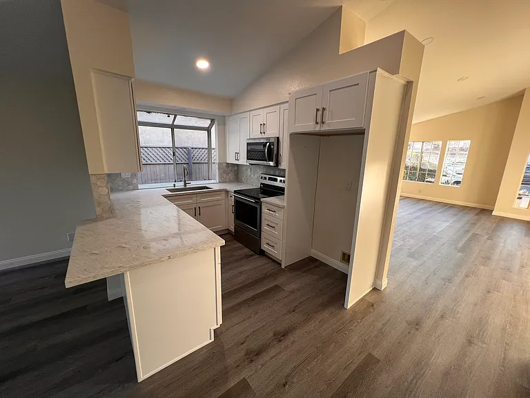 2158 Shadetree Ln — Photo 4