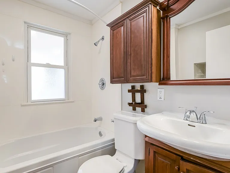 449519_028_bathroom_13605488.jpg