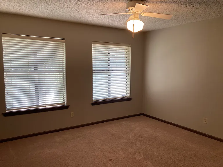 4601 Randolph Rd — Photo 24