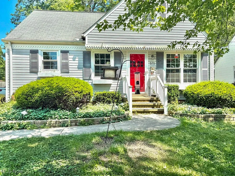 575 Columbia Rd photo 1
