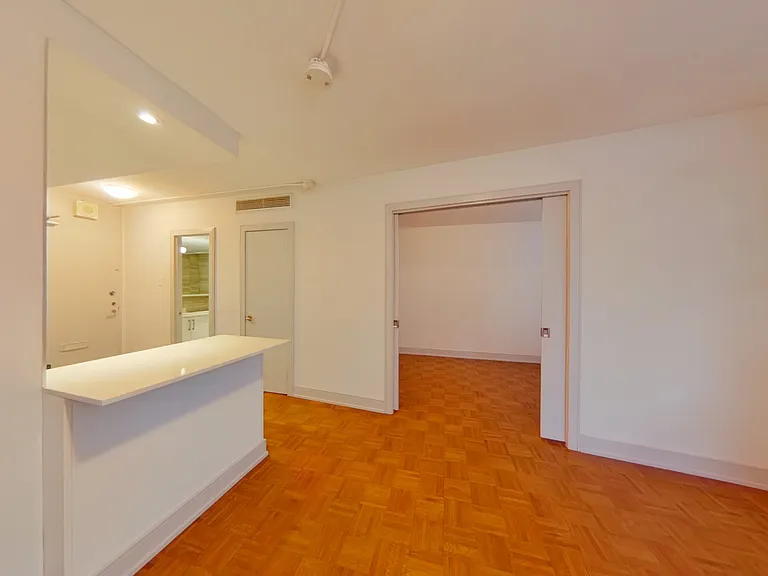 50 Alexander St — Photo 30
