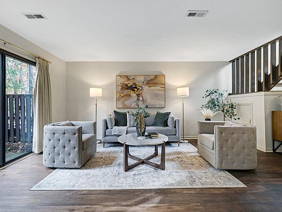 3rd image of 3905 Wendy Ln