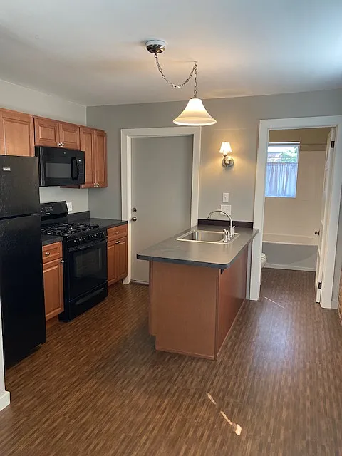 354 Laurel St — Photo 2