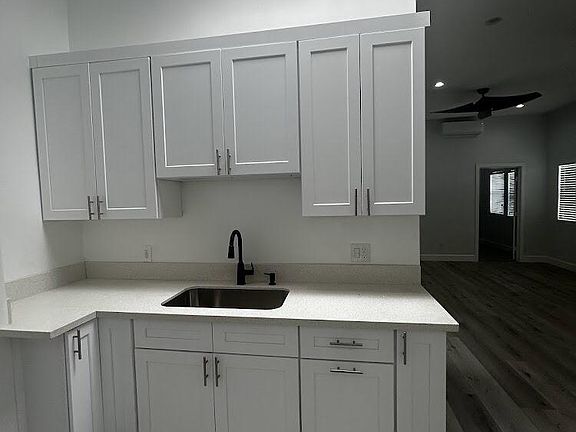 5th image of 452 N Gage Ave