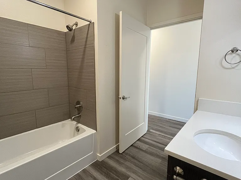 1736 NE 45th Ave #301 — Photo 9