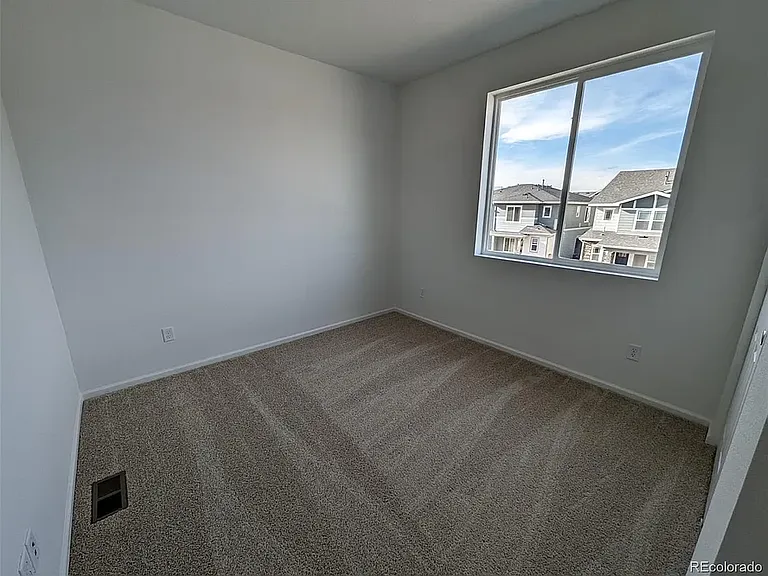 8485 Eagle Riv — Photo 4