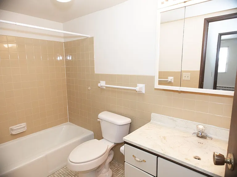 917 Silver Lake Dr — Photo 5