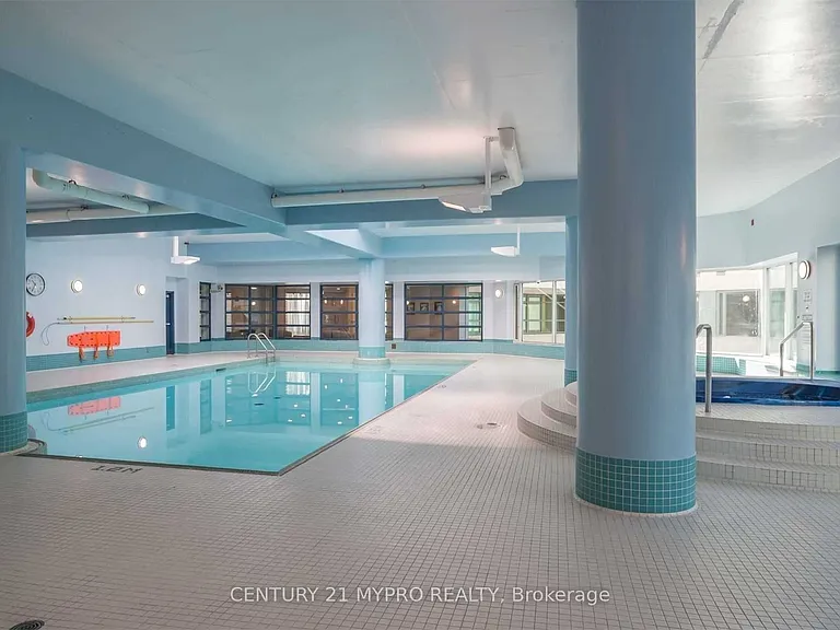 10 Yonge St #605 — Photo 10