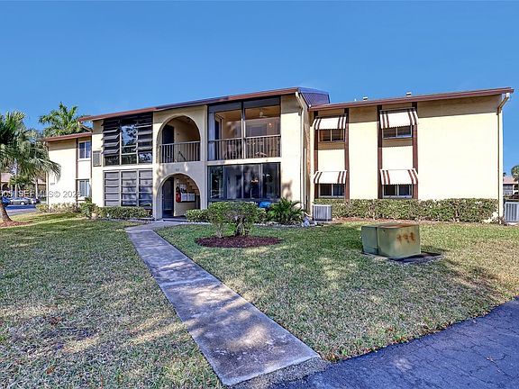 3rd image of 337 Pine Ridge Cir APT D-2