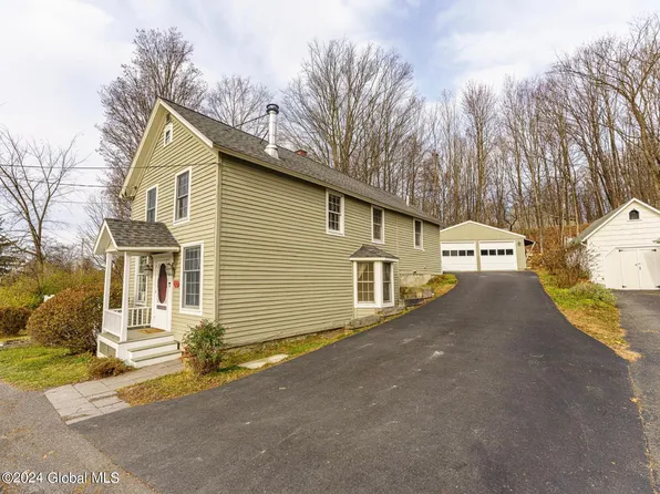82 Schumann Road, Averill Park, NY 12018