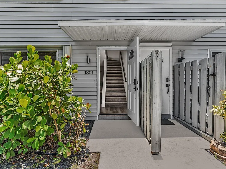 1801 NE 15th Ave #1801 — Photo 4