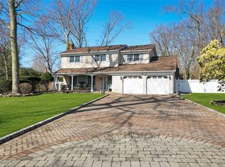 4 School Ct, Shoreham, NY 11786