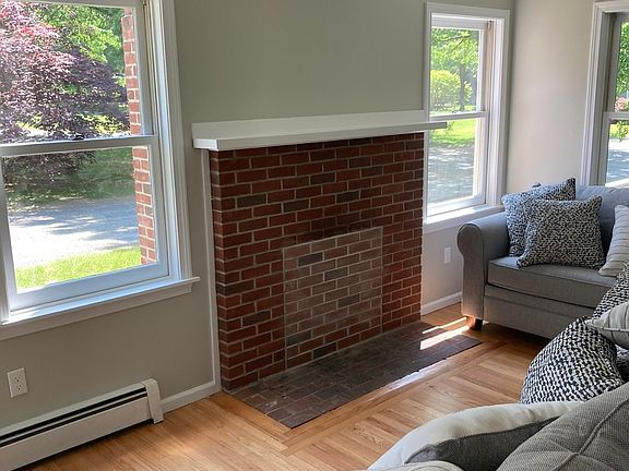 5th image of 4 Charles Ln