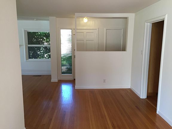 3rd image of 55 Loma Vista Dr