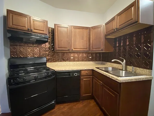 2104 N Seminary Ave #2 — Photo 2