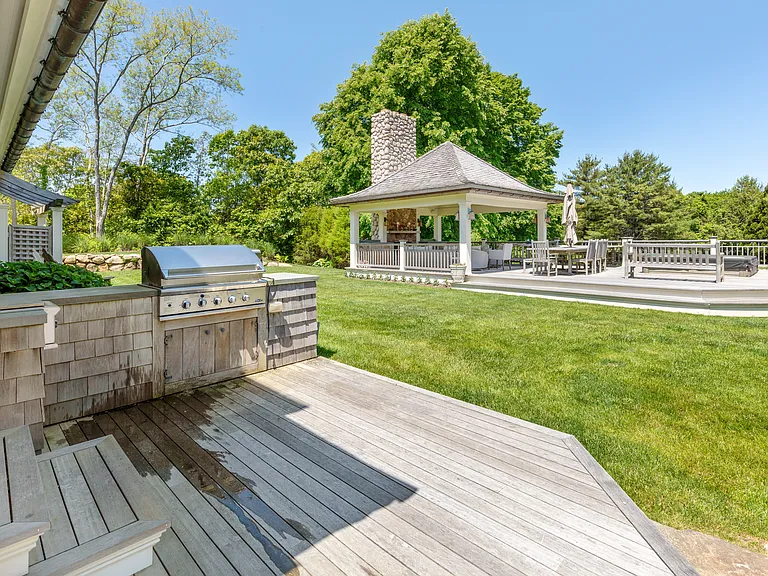 28 Washington Dr — Photo 34