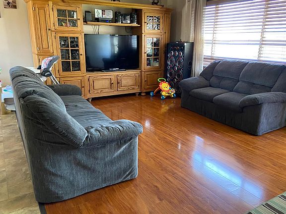 3rd image of 1615 N Conkling Ave