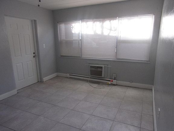 3rd image of 1023 Locust St NE APT 16