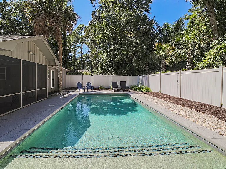 16 Pelican St — Photo 3