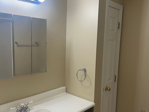 4th image of 223 Herbst Rd APT 5