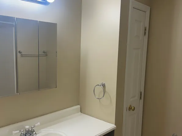 223 Herbst Rd APT 5, Coraopolis, PA 15108