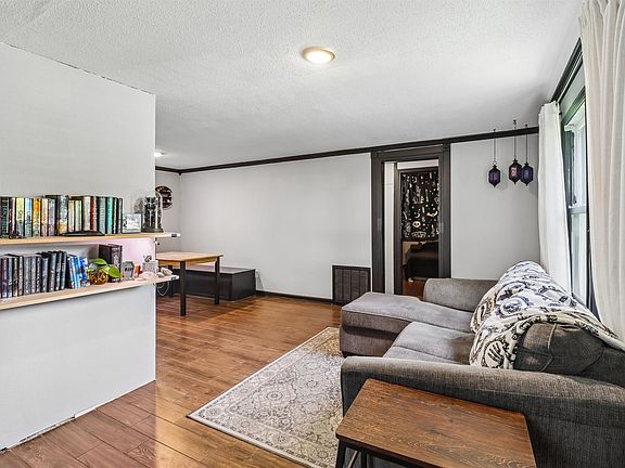 5th image of 2539 Grandview Ave