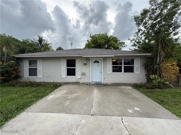 12135 Americus Ln, Naples, FL 34113