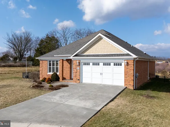 1098 Magnolia Ct, Woodstock, VA 22664
