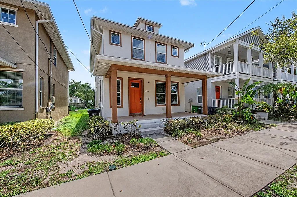 3 bed, 2.5 bath, 1672 sqft, $3,950 — Photo 2