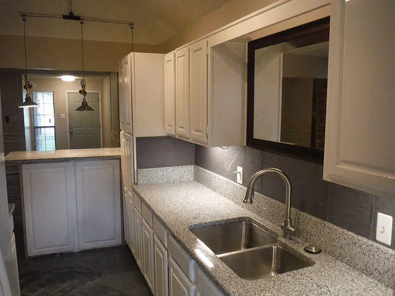 221 Hood St — Photo 17