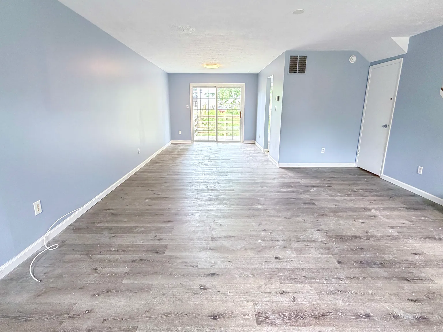 3 bed, 1280 sqft, $2,400 — Photo 3